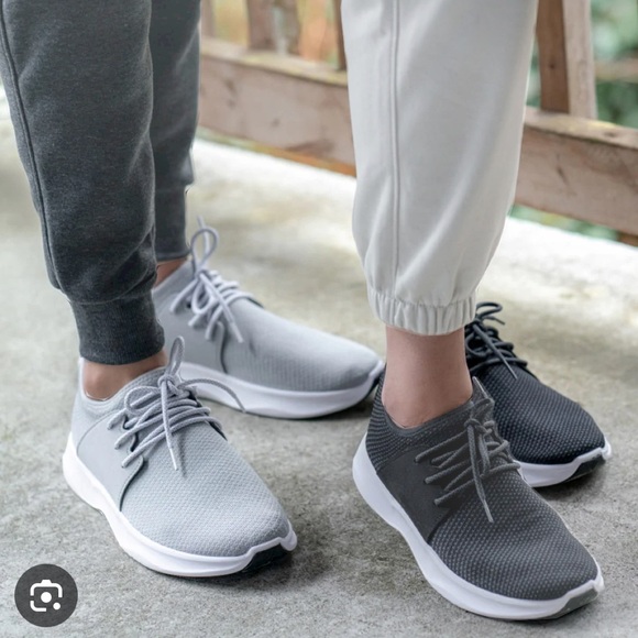 Vessi Everyday Classic Sneaker Size 8 - Picture 2 of 6